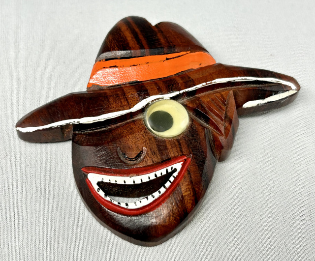 BB164 wood zoot suit man face pin brooch
